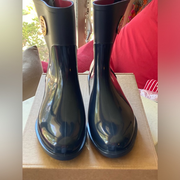 ☔️ BOOTS NWOB - Picture 1 of 7